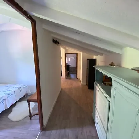 Haut De Independant Avec Piscine Sous Combles Apartment